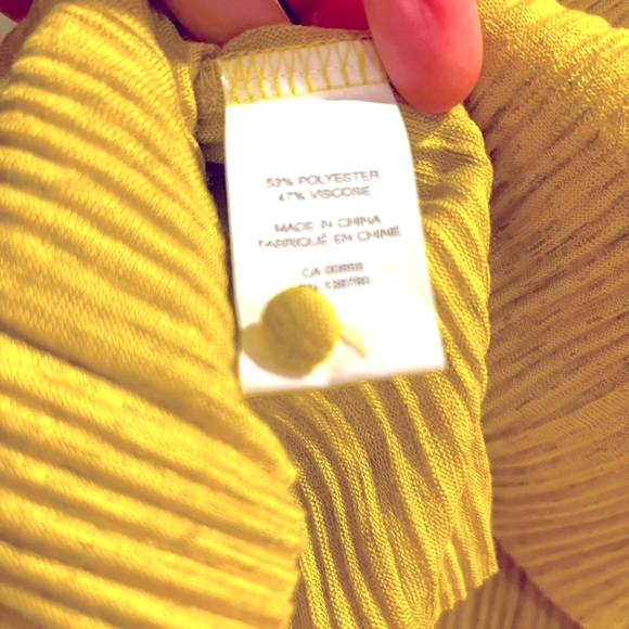 NWT-RW&CO Crinkle Crew-Neck Cap Sleeve T-Shirt, yellow, size M perfect condition - Picture 11 of 11